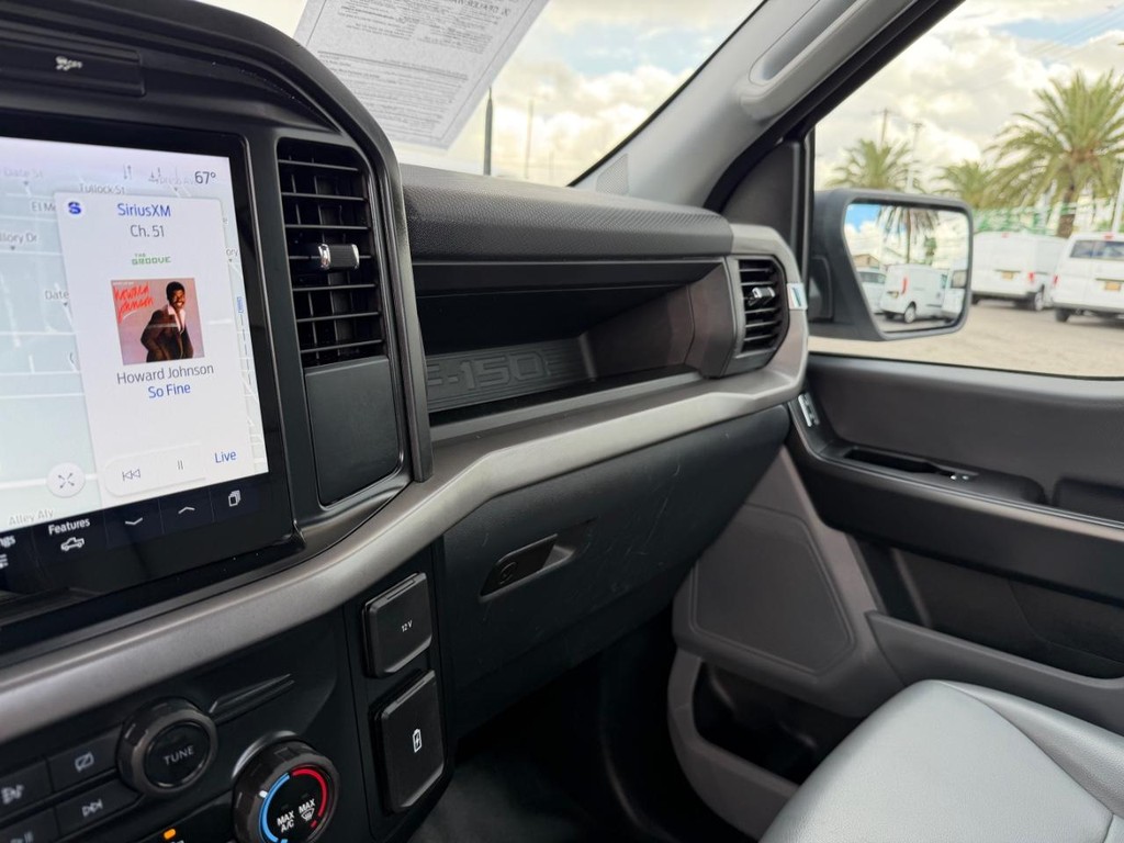 Ford F-150 Vehicle Full-screen Gallery Image 26