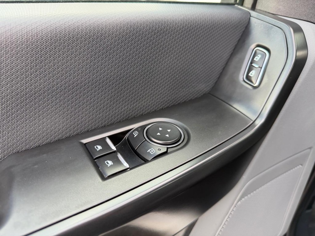 Ford F-150 Vehicle Full-screen Gallery Image 30