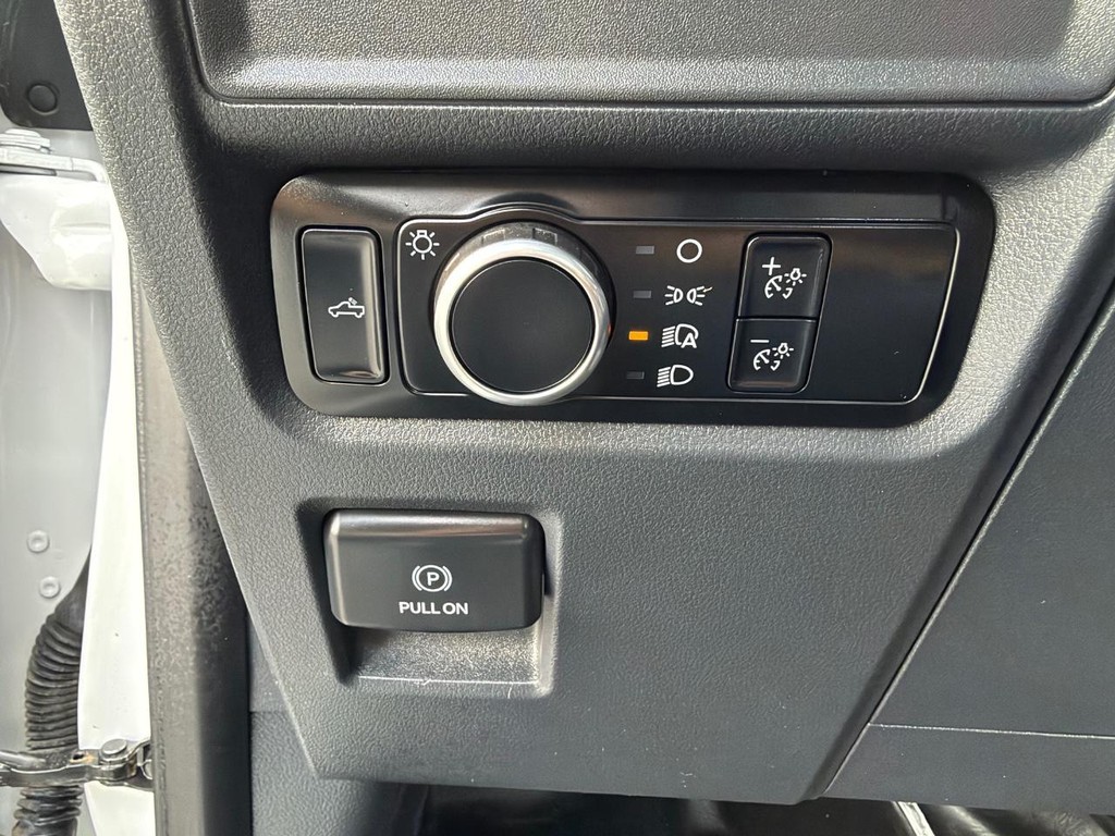Ford F-150 Vehicle Full-screen Gallery Image 31