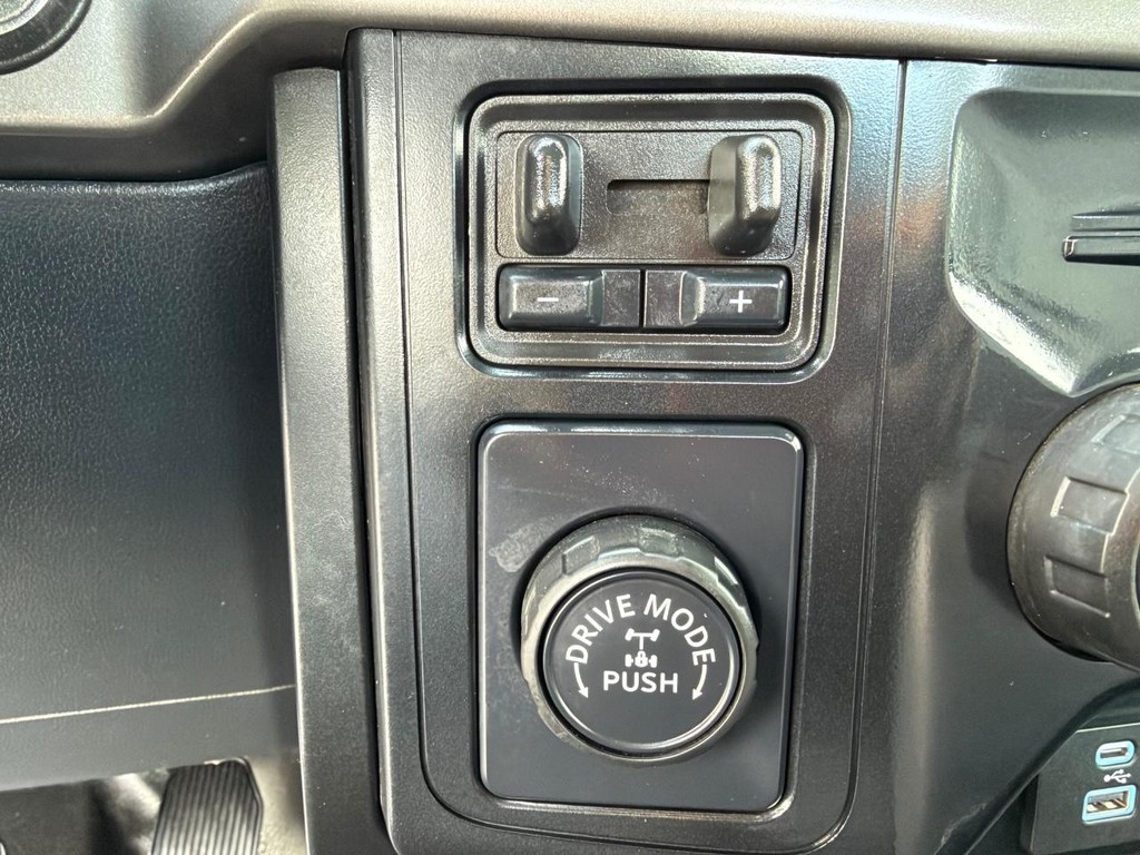 Ford F-150 Vehicle Full-screen Gallery Image 32