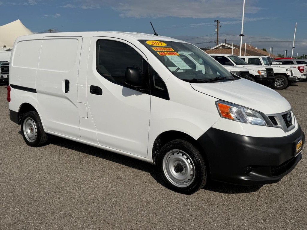 Nissan NV200 Vehicle Full-screen Gallery Image 09