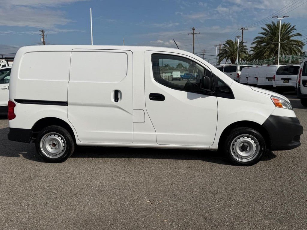 Nissan NV200 Vehicle Full-screen Gallery Image 10