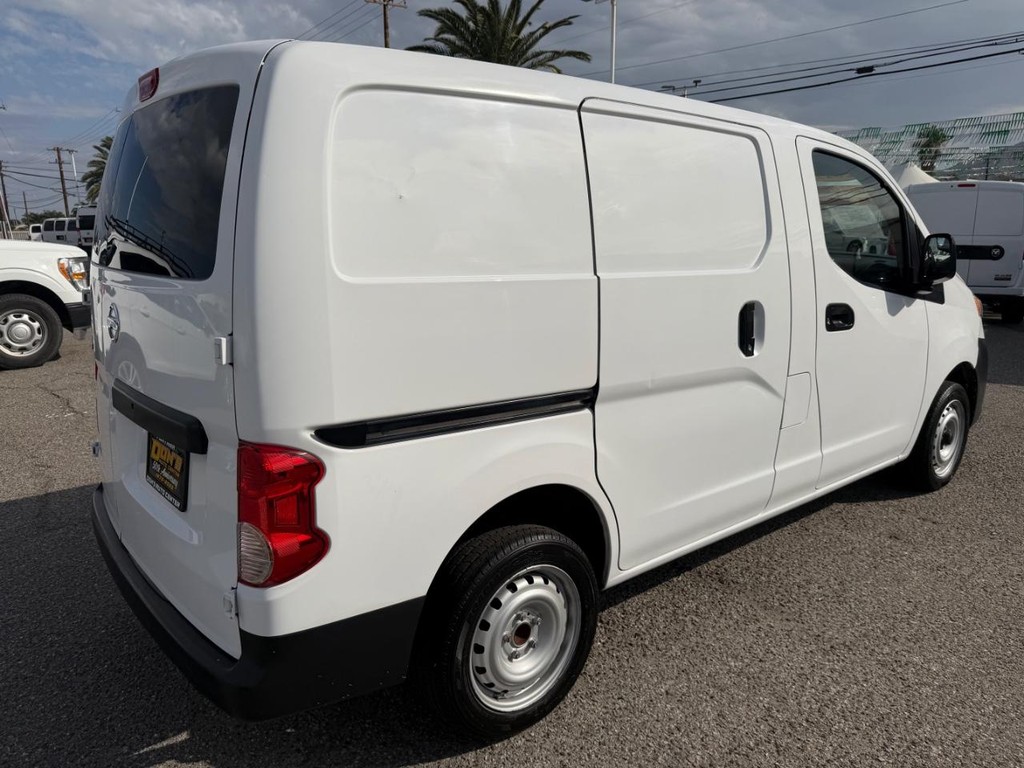 Nissan NV200 Vehicle Full-screen Gallery Image 12
