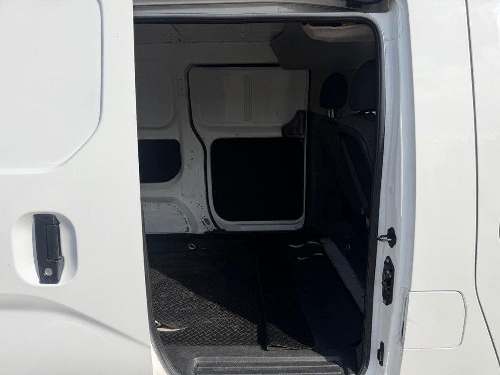Nissan NV200 Vehicle Full-screen Gallery Image 18