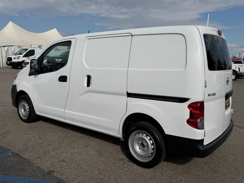 Nissan NV200 Vehicle Full-screen Gallery Image 21