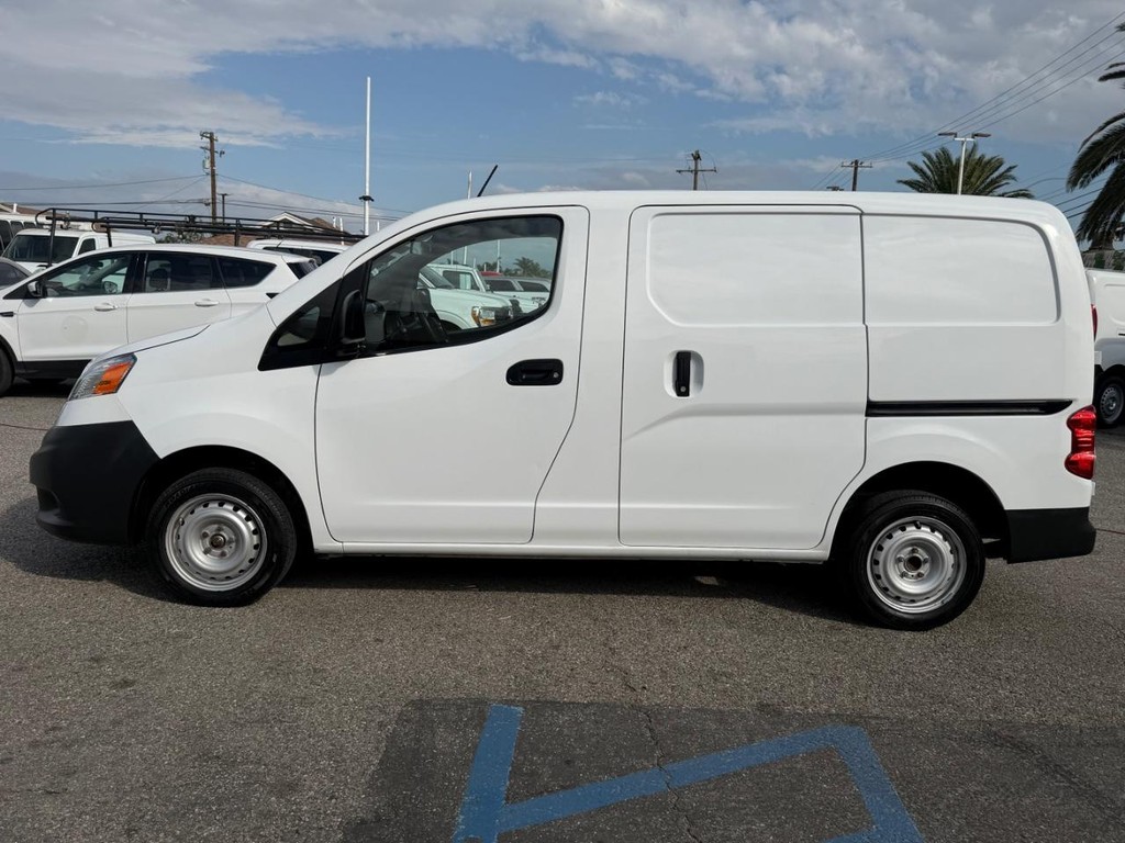 Nissan NV200 Vehicle Full-screen Gallery Image 22