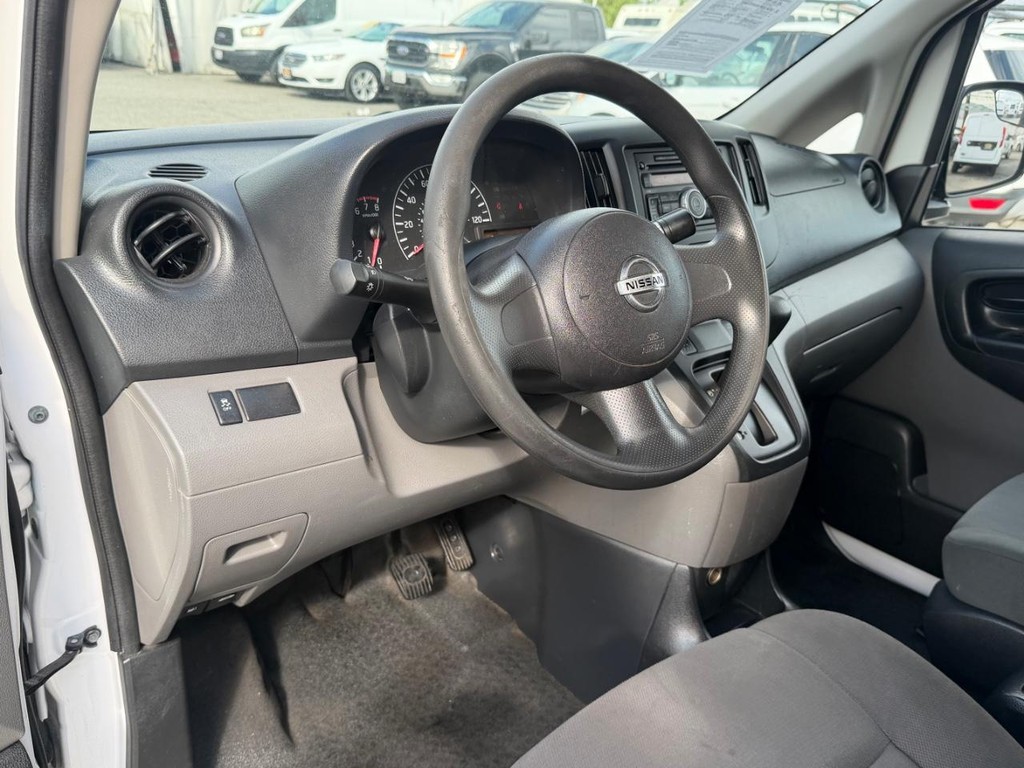 Nissan NV200 Vehicle Full-screen Gallery Image 25