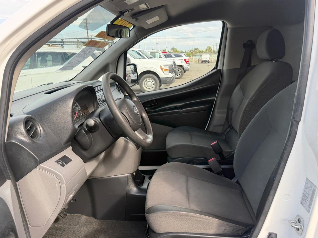 Nissan NV200 Vehicle Full-screen Gallery Image 26