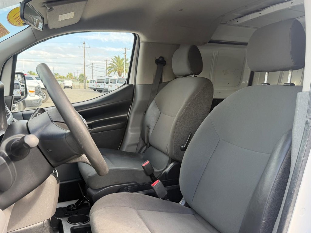 Nissan NV200 Vehicle Full-screen Gallery Image 27
