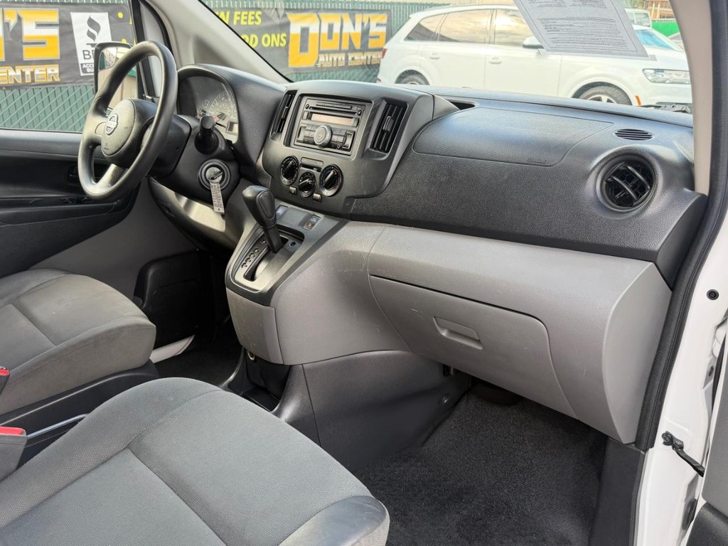 Nissan NV200 Vehicle Full-screen Gallery Image 29