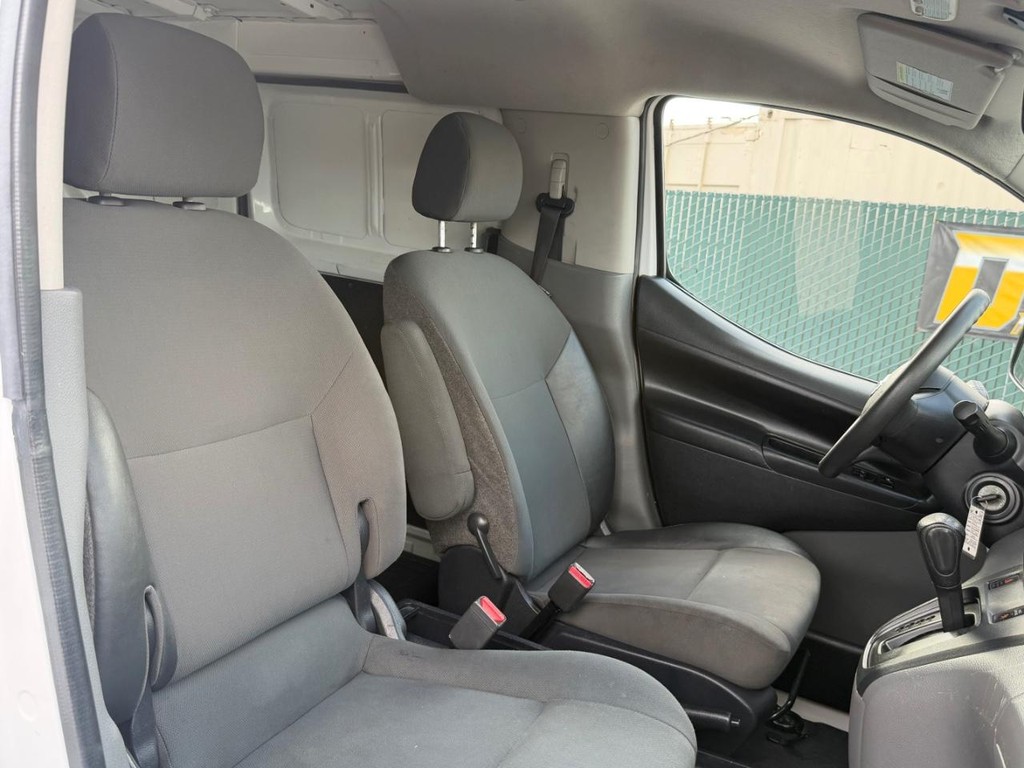 Nissan NV200 Vehicle Full-screen Gallery Image 31