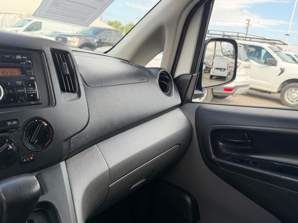 Nissan NV200 Vehicle Full-screen Gallery Image 34