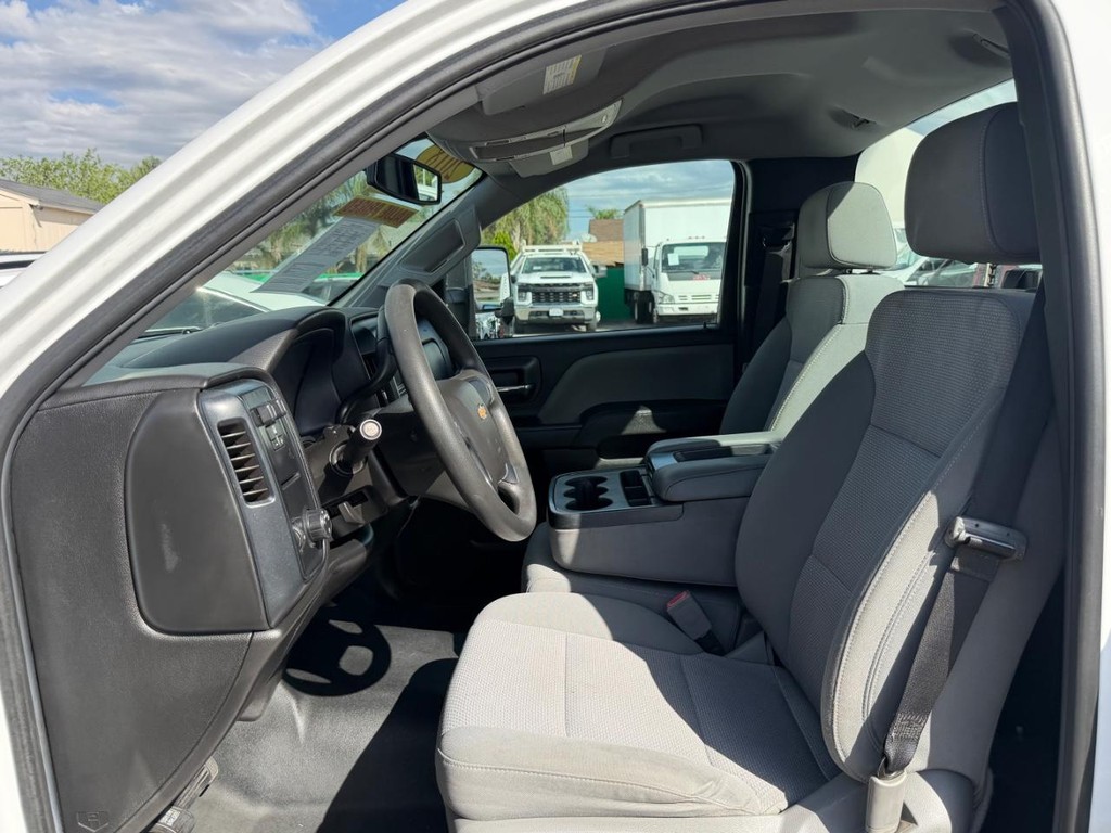 Chevrolet Silverado 1500 Vehicle Full-screen Gallery Image 17