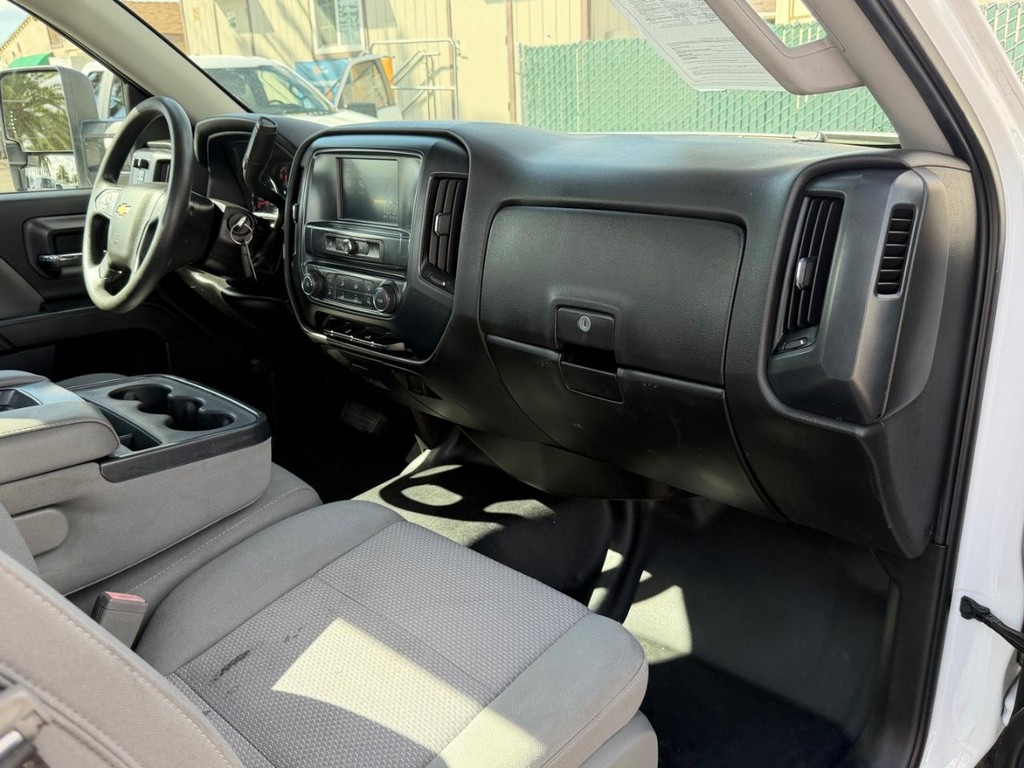 Chevrolet Silverado 1500 Vehicle Full-screen Gallery Image 20