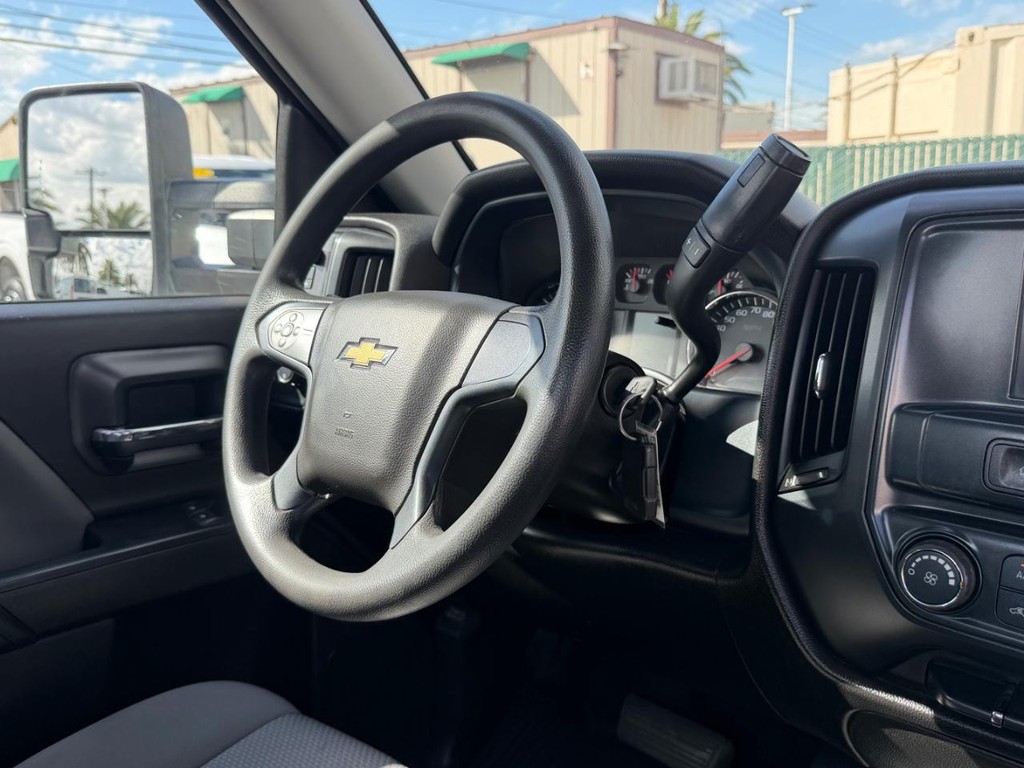 Chevrolet Silverado 1500 Vehicle Full-screen Gallery Image 23