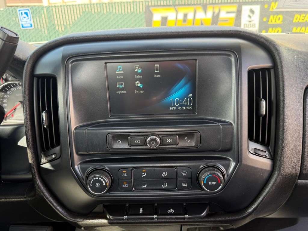 Chevrolet Silverado 1500 Vehicle Full-screen Gallery Image 24
