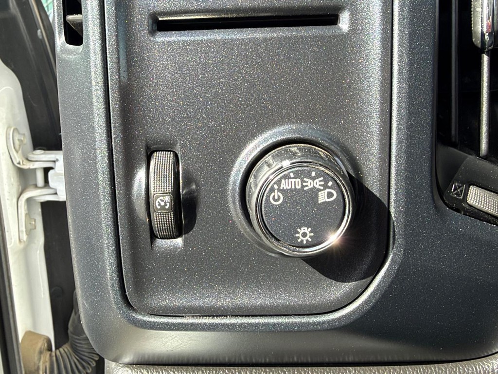 Chevrolet Silverado 1500 Vehicle Full-screen Gallery Image 27
