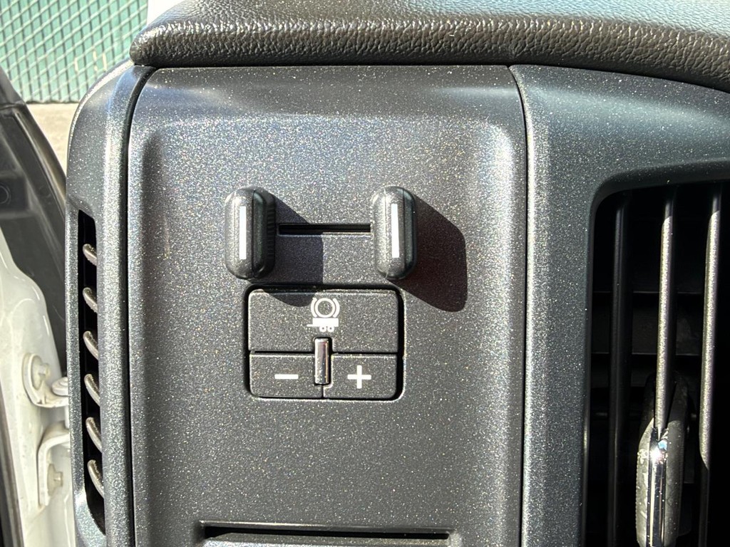Chevrolet Silverado 1500 Vehicle Full-screen Gallery Image 28