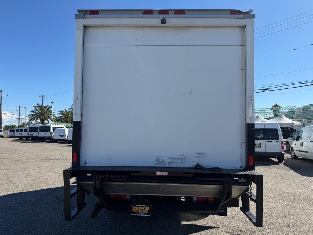 GMC W4500 14ft Box Truck w/ Liftgate Vehicle Full-screen Gallery Image 08