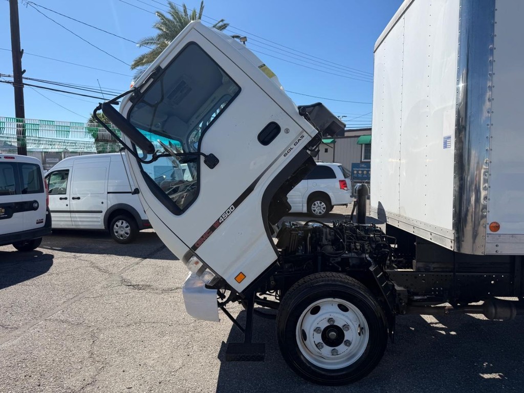 GMC W4500 14ft Box Truck w/ Liftgate Vehicle Full-screen Gallery Image 16