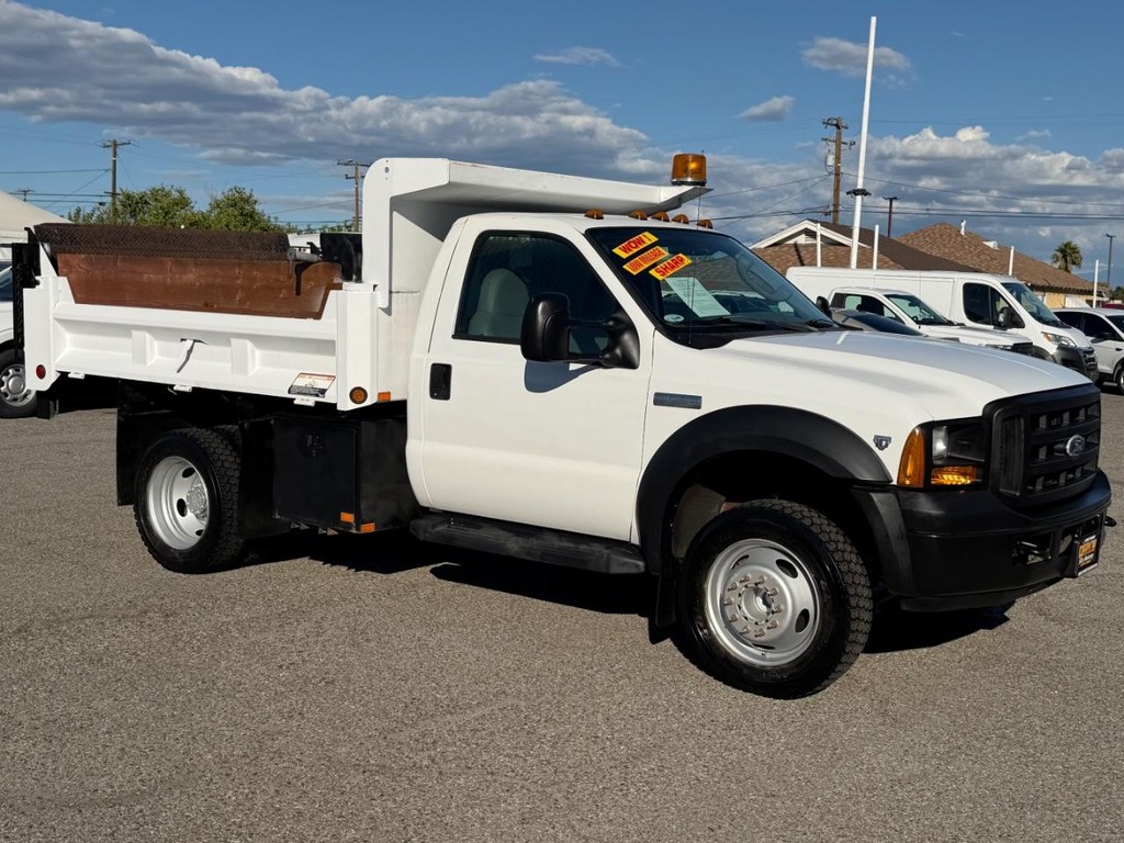 Ford F-550 Vehicle Full-screen Gallery Image 03