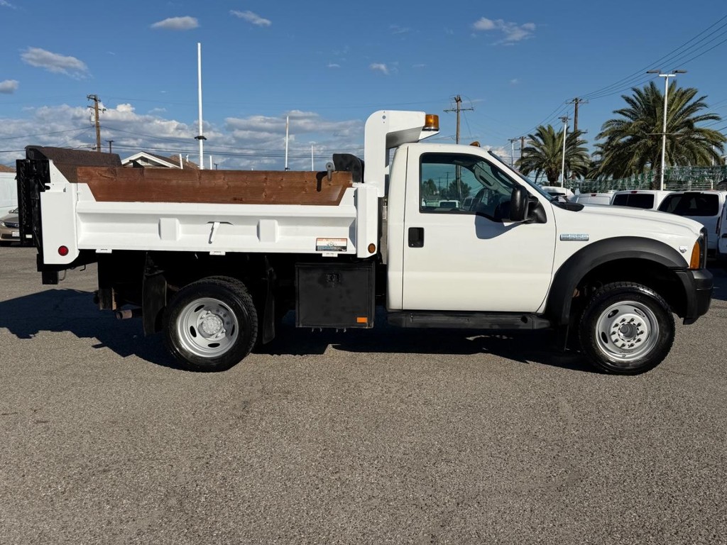 Ford F-550 Vehicle Full-screen Gallery Image 05