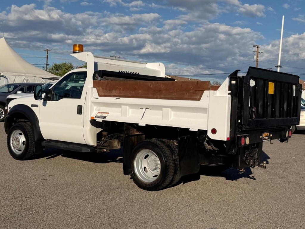Ford F-550 Vehicle Full-screen Gallery Image 09