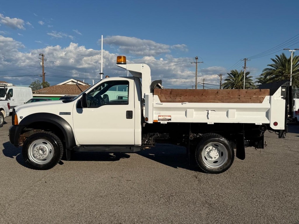 Ford F-550 Vehicle Full-screen Gallery Image 11