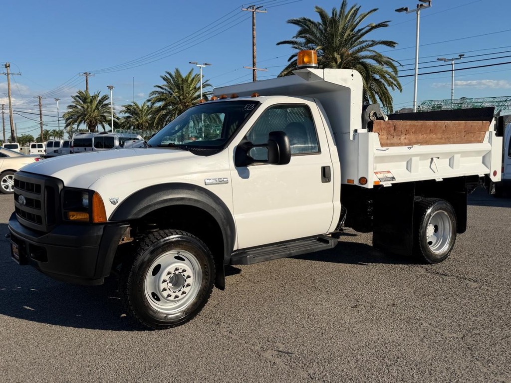 Ford F-550 Vehicle Full-screen Gallery Image 12