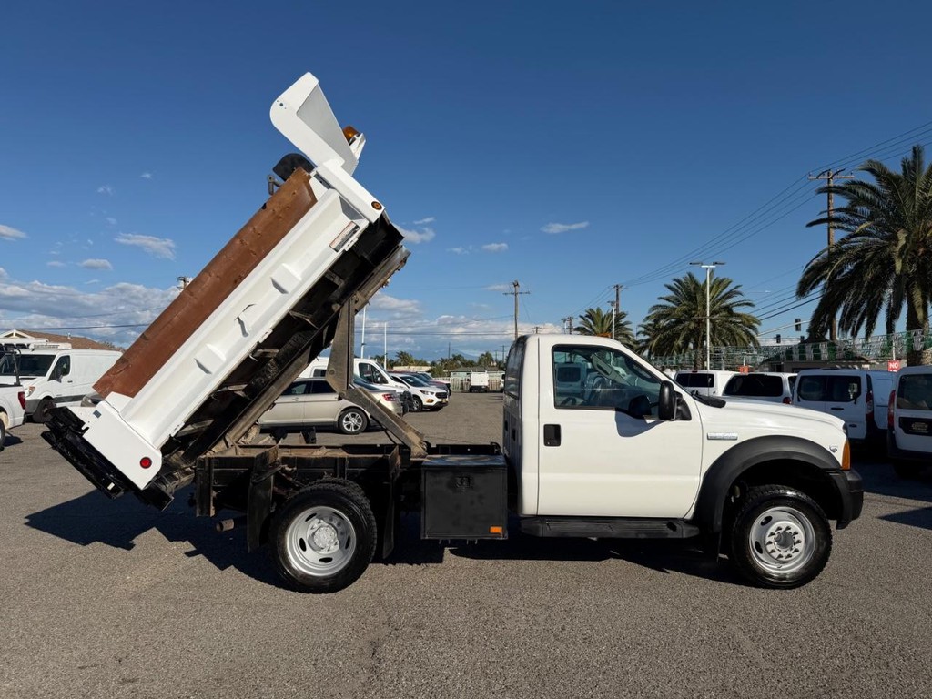 Ford F-550 Vehicle Full-screen Gallery Image 15