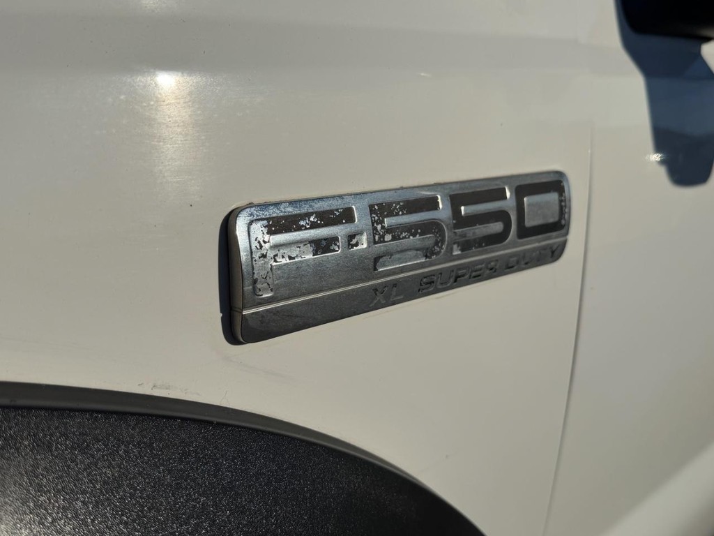 Ford F-550 Vehicle Full-screen Gallery Image 34