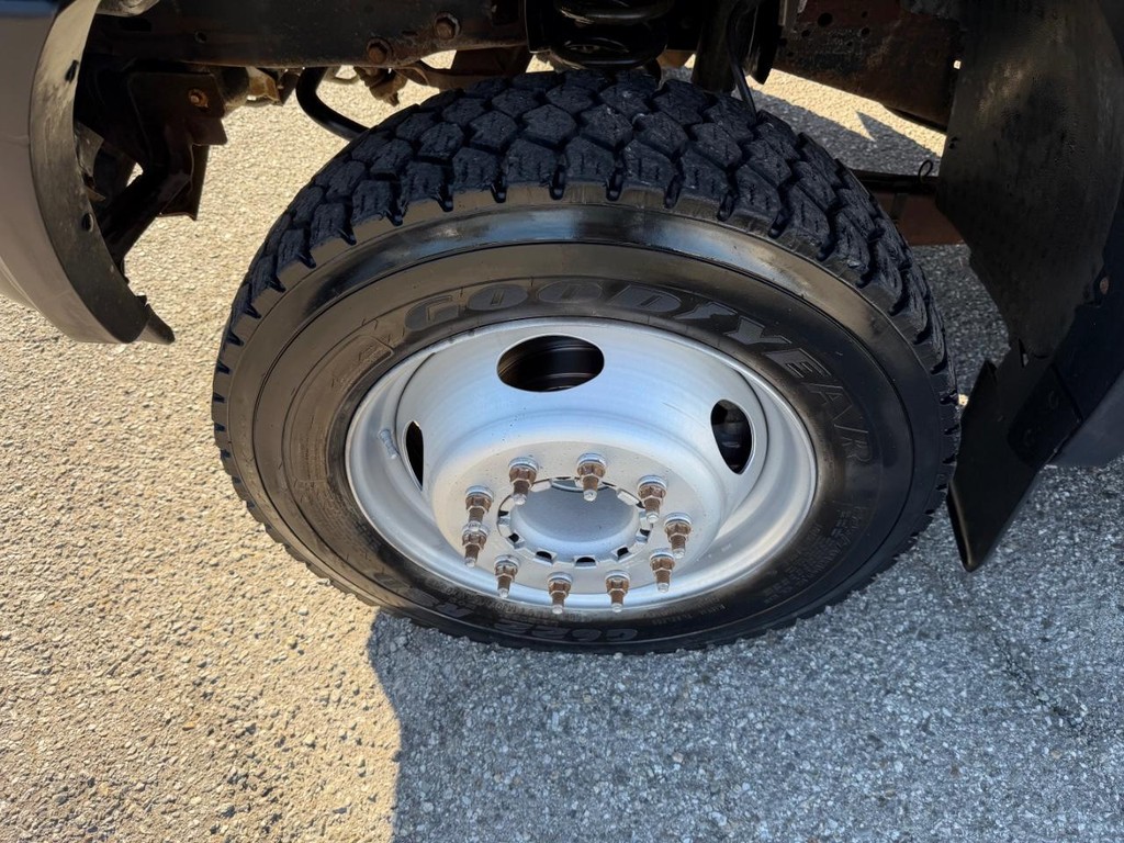 Ford F-550 Vehicle Full-screen Gallery Image 37