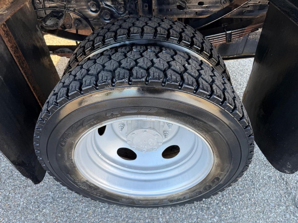 Ford F-550 Vehicle Full-screen Gallery Image 38