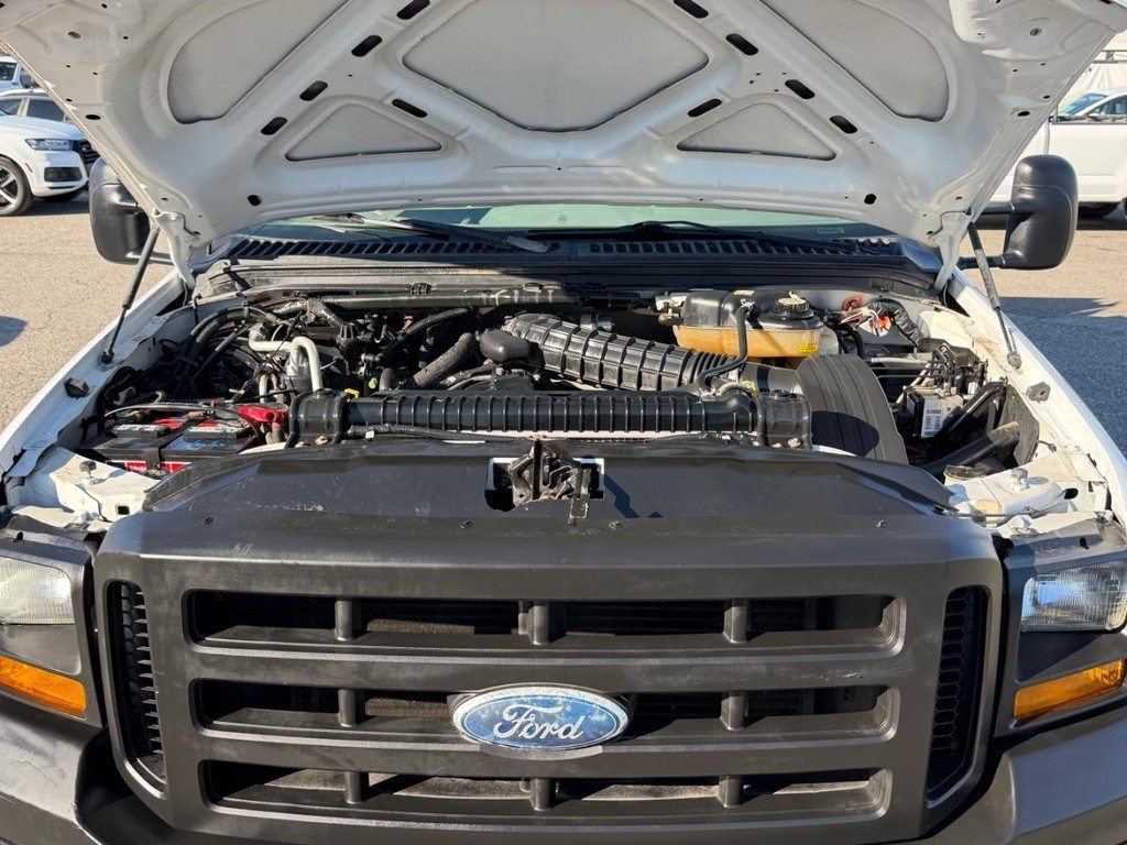 Ford F-550 Vehicle Full-screen Gallery Image 39