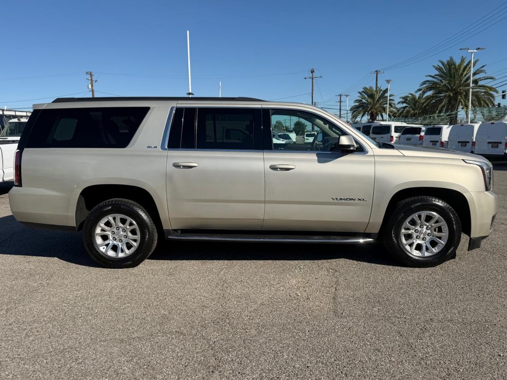 GMC Yukon XL Vehicle Full-screen Gallery Image 05