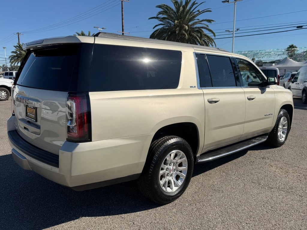 GMC Yukon XL Vehicle Full-screen Gallery Image 06