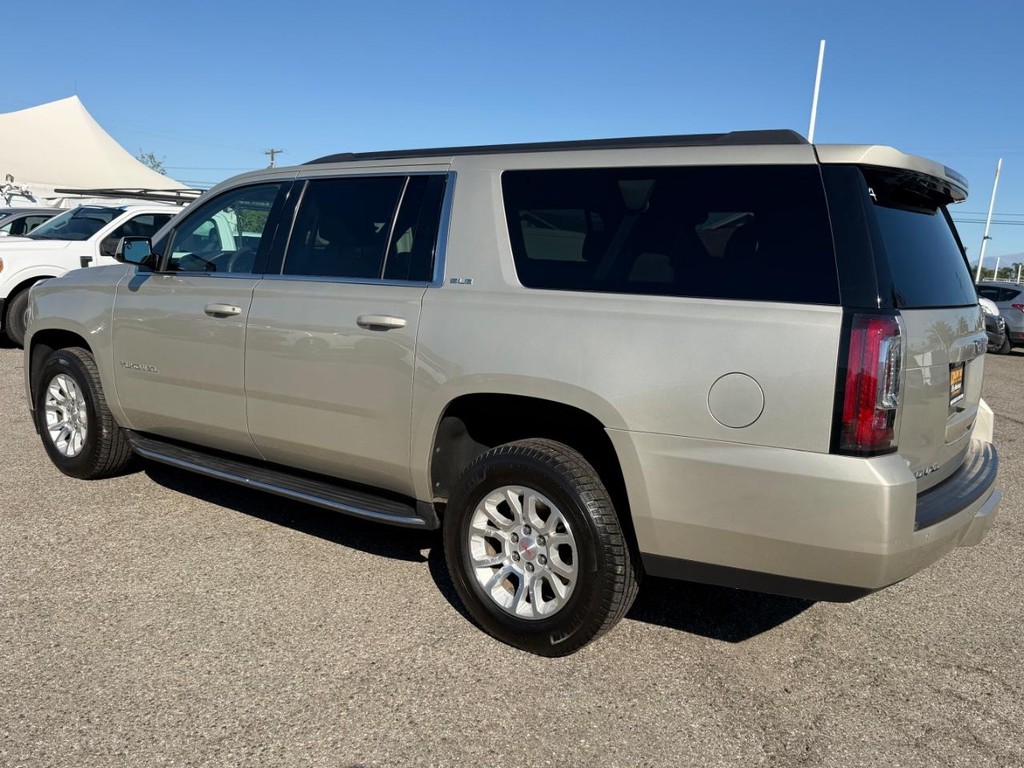 GMC Yukon XL Vehicle Full-screen Gallery Image 09