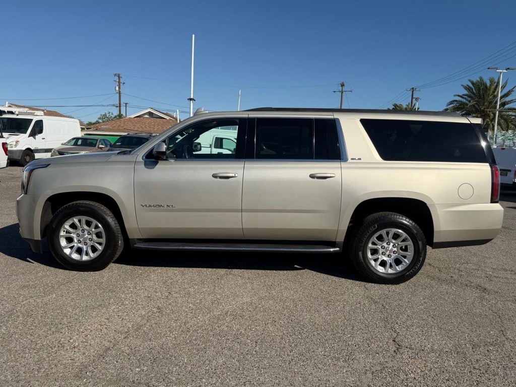 GMC Yukon XL Vehicle Full-screen Gallery Image 11