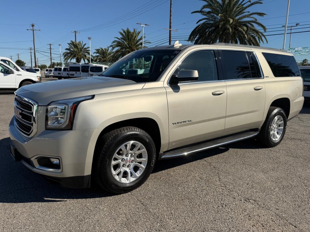 GMC Yukon XL Vehicle Full-screen Gallery Image 12