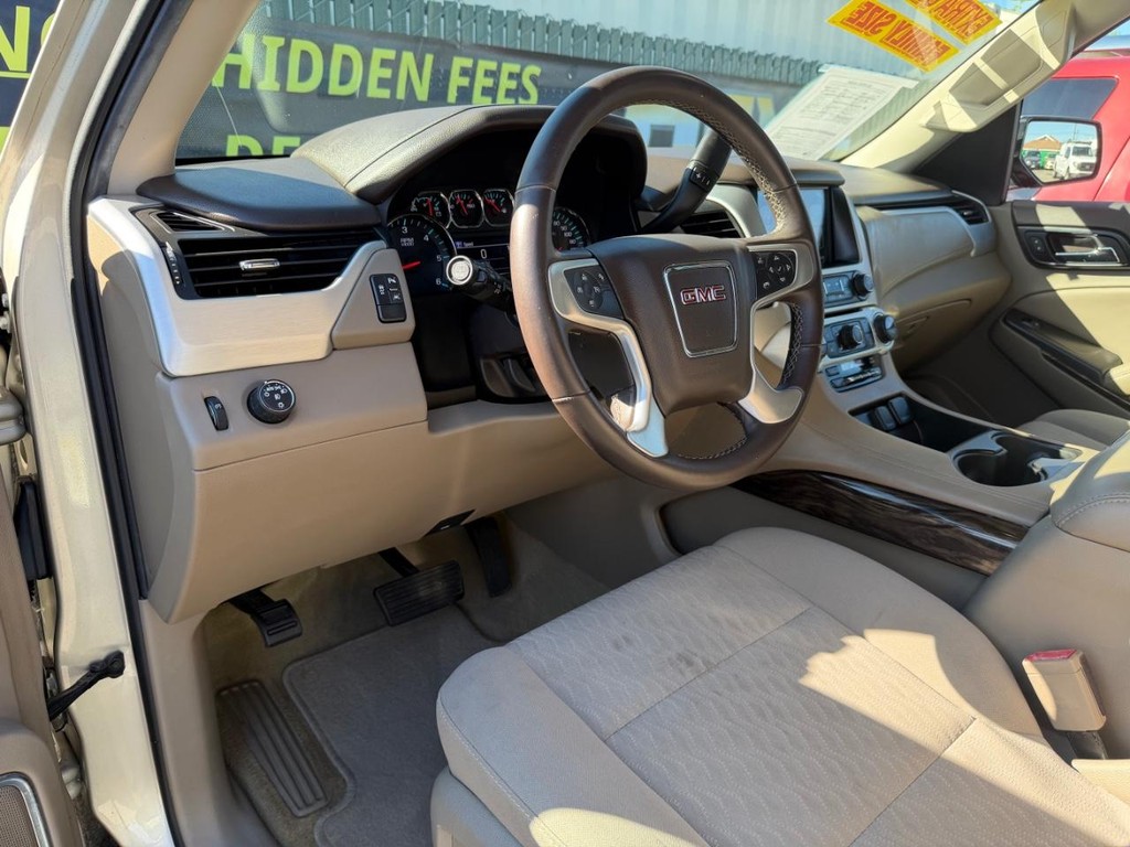 GMC Yukon XL Vehicle Full-screen Gallery Image 16