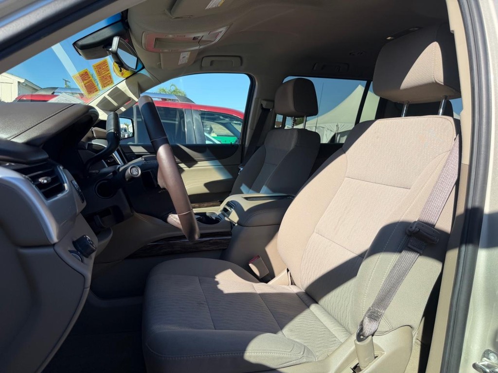 GMC Yukon XL Vehicle Full-screen Gallery Image 18