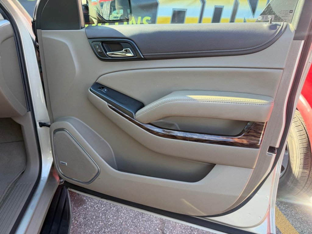 GMC Yukon XL Vehicle Full-screen Gallery Image 19