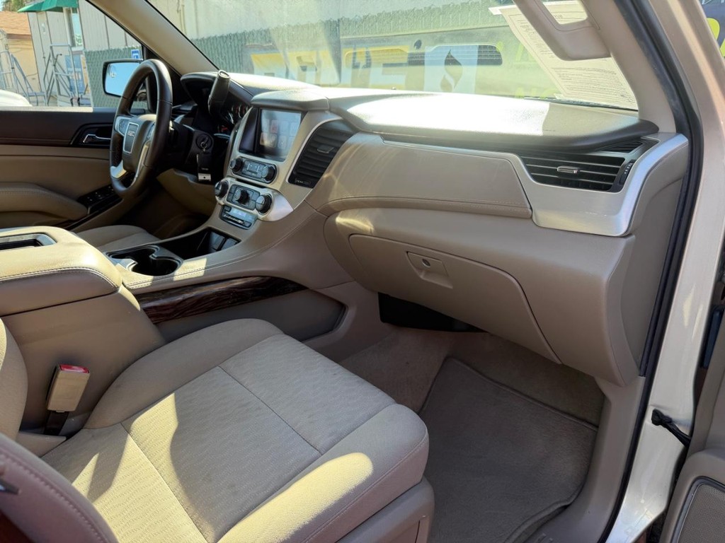 GMC Yukon XL Vehicle Full-screen Gallery Image 20