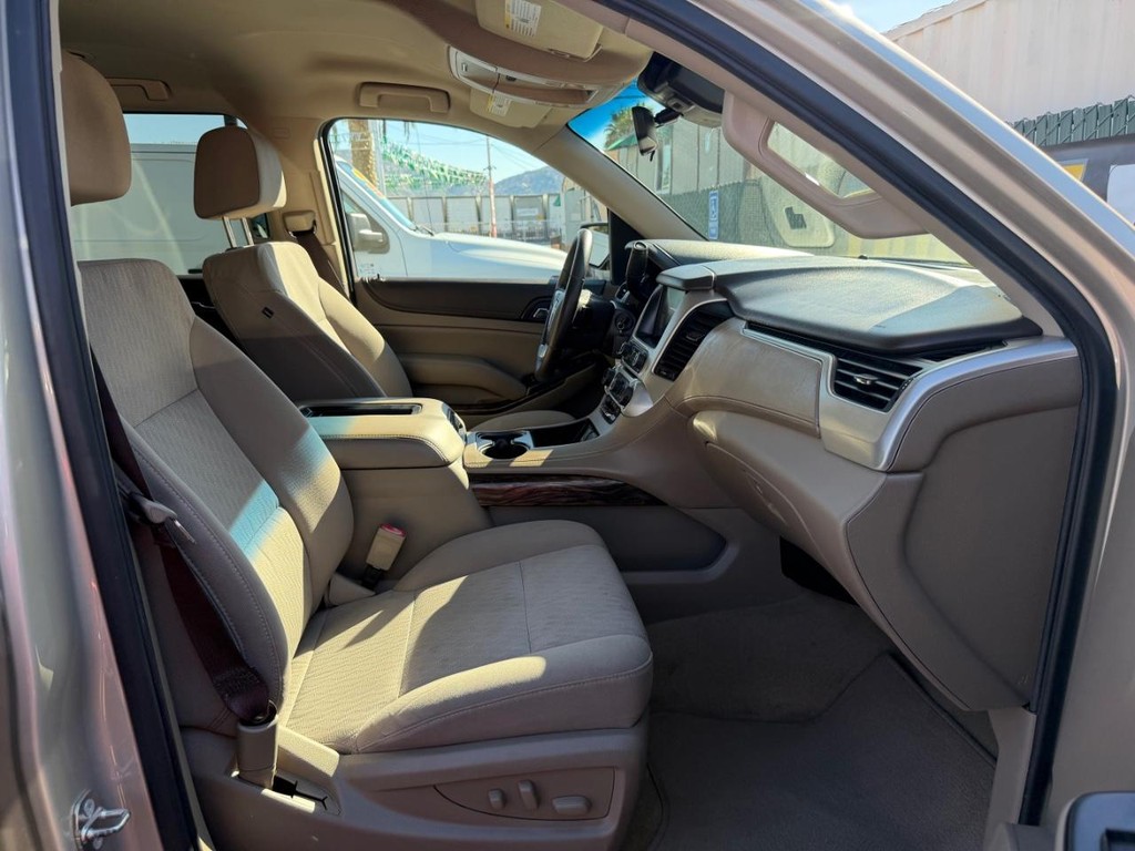 GMC Yukon XL Vehicle Full-screen Gallery Image 21