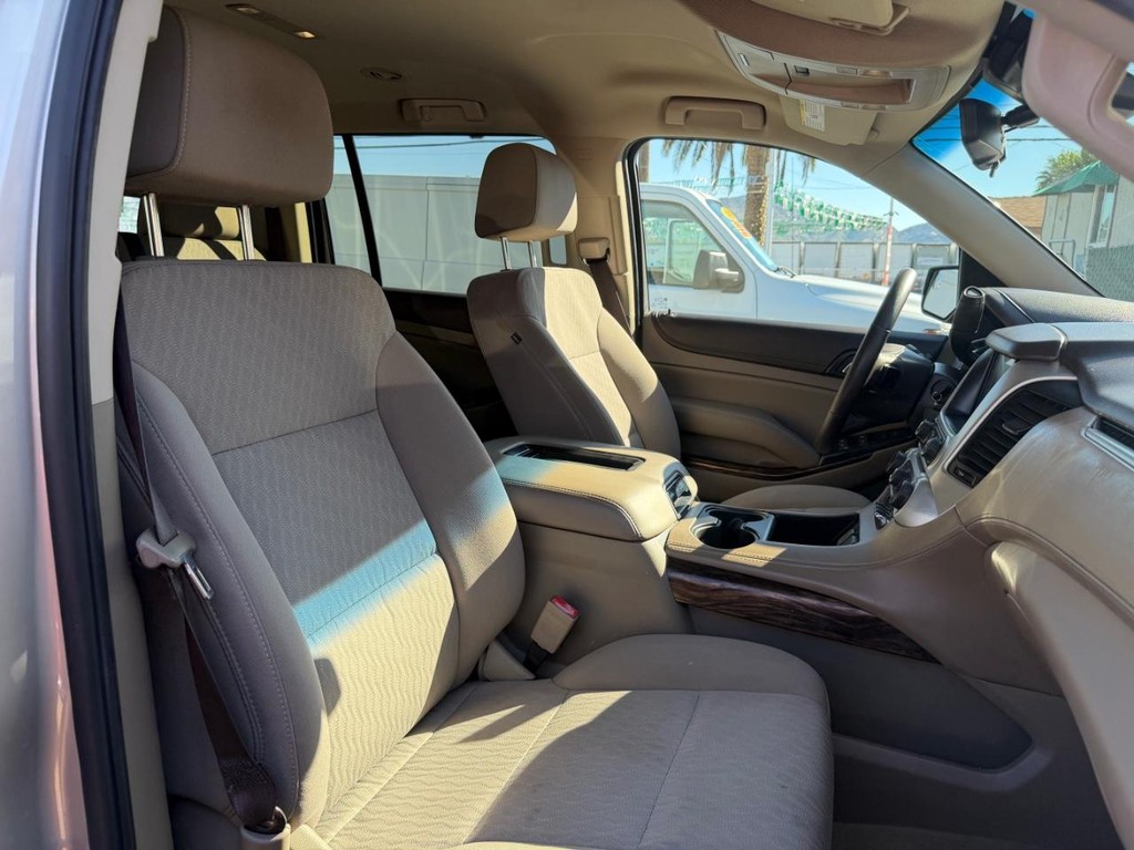 GMC Yukon XL Vehicle Full-screen Gallery Image 22