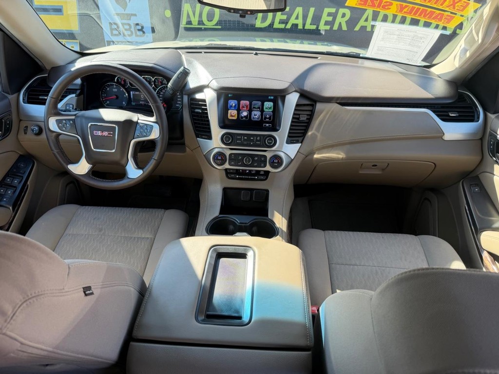 GMC Yukon XL Vehicle Full-screen Gallery Image 23