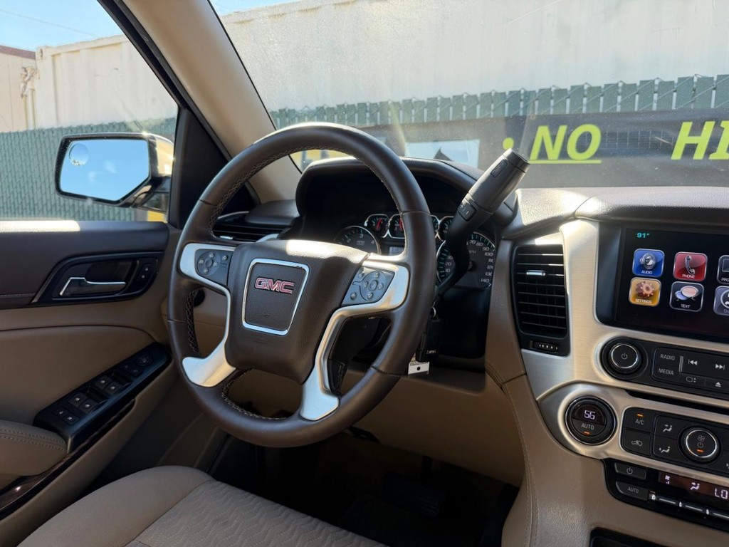 GMC Yukon XL Vehicle Full-screen Gallery Image 24