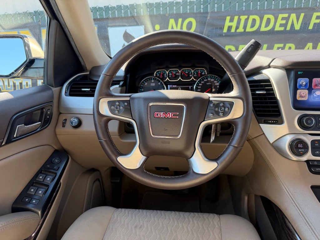 GMC Yukon XL Vehicle Full-screen Gallery Image 27
