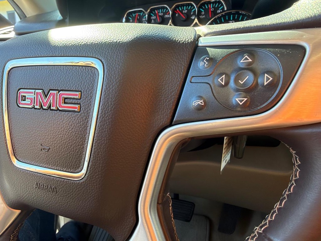 GMC Yukon XL Vehicle Full-screen Gallery Image 29