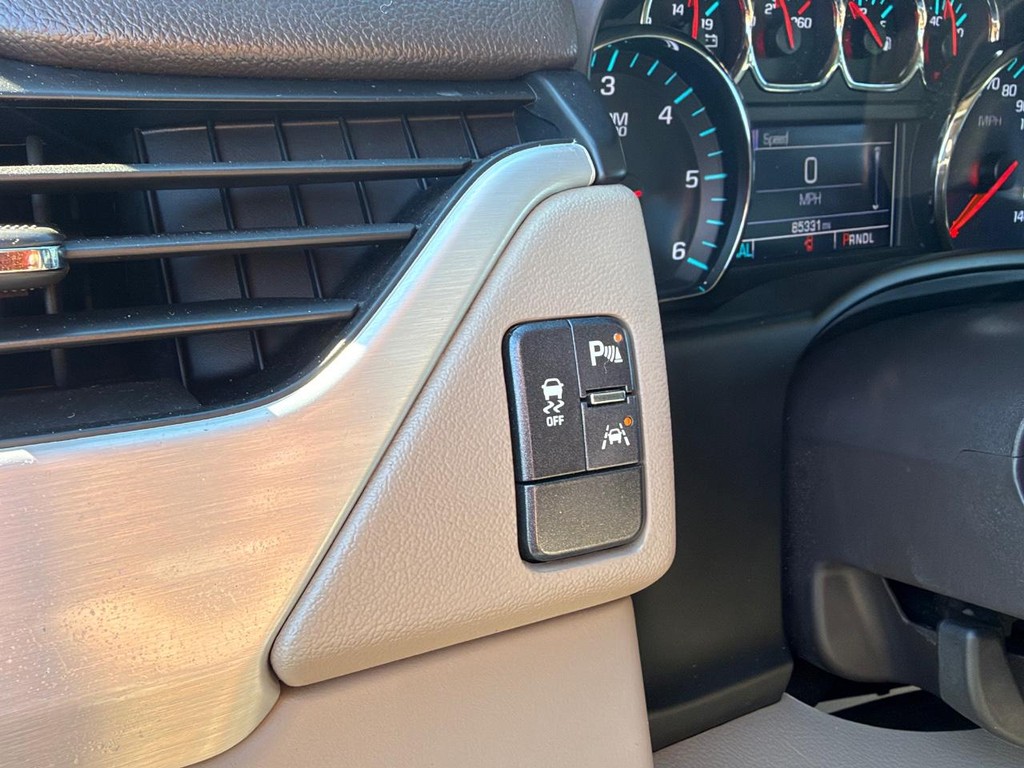 GMC Yukon XL Vehicle Full-screen Gallery Image 33